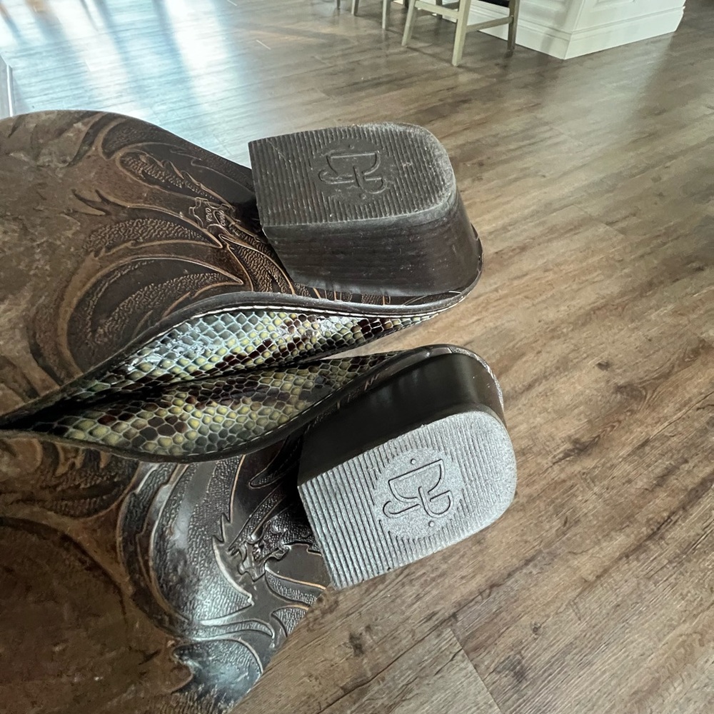 Donald J. Pliner Green Snakeskin Pointed Toe Mule - Picture 9 of 9